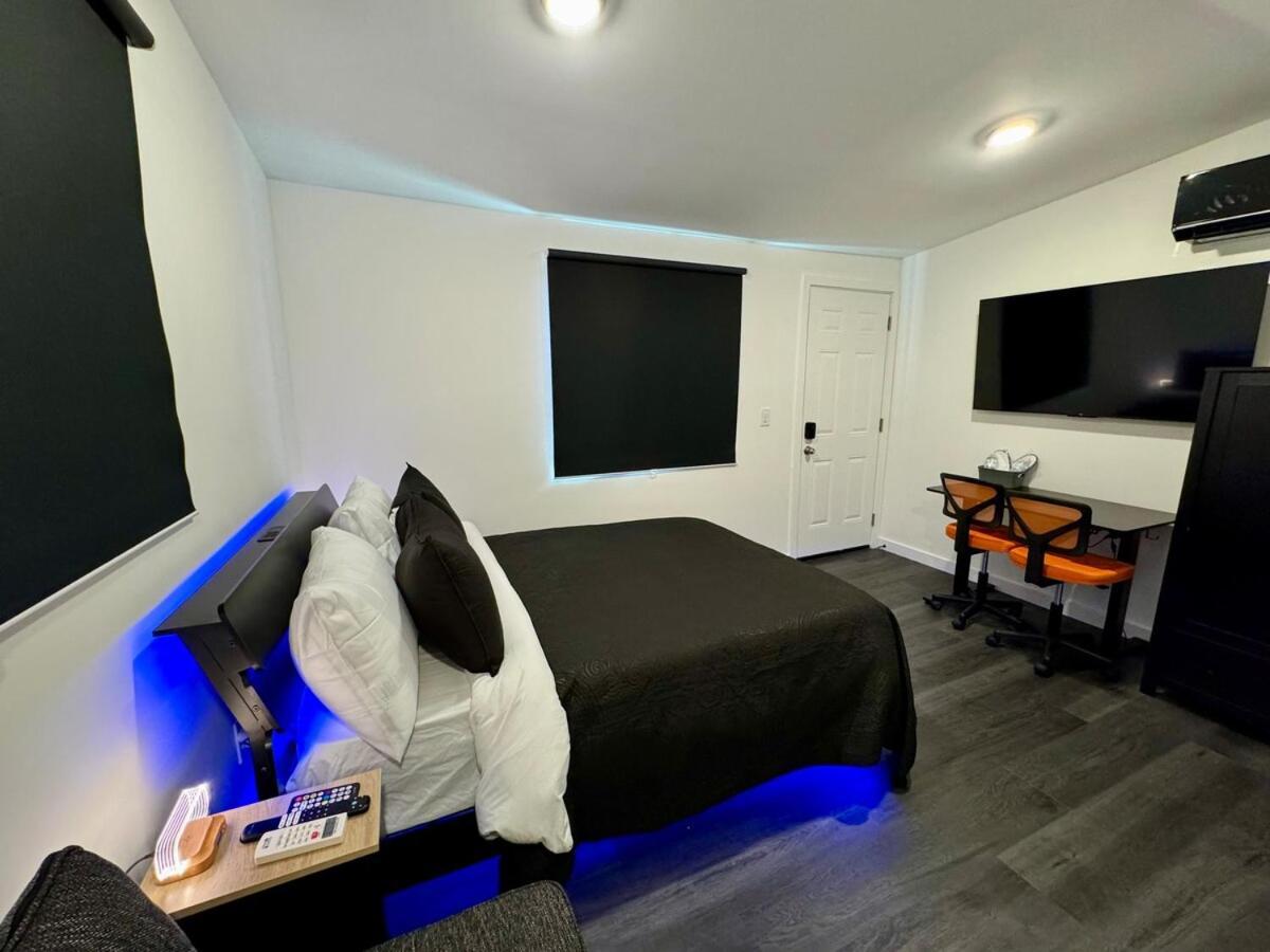 Your Downtown Cozy Studio With Backyard Unit C Phoenix Eksteriør billede